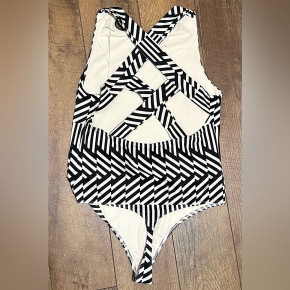NWOT Express Body Contour Bodysuit Geometric Strappy, Large π - Picture 2 of 5